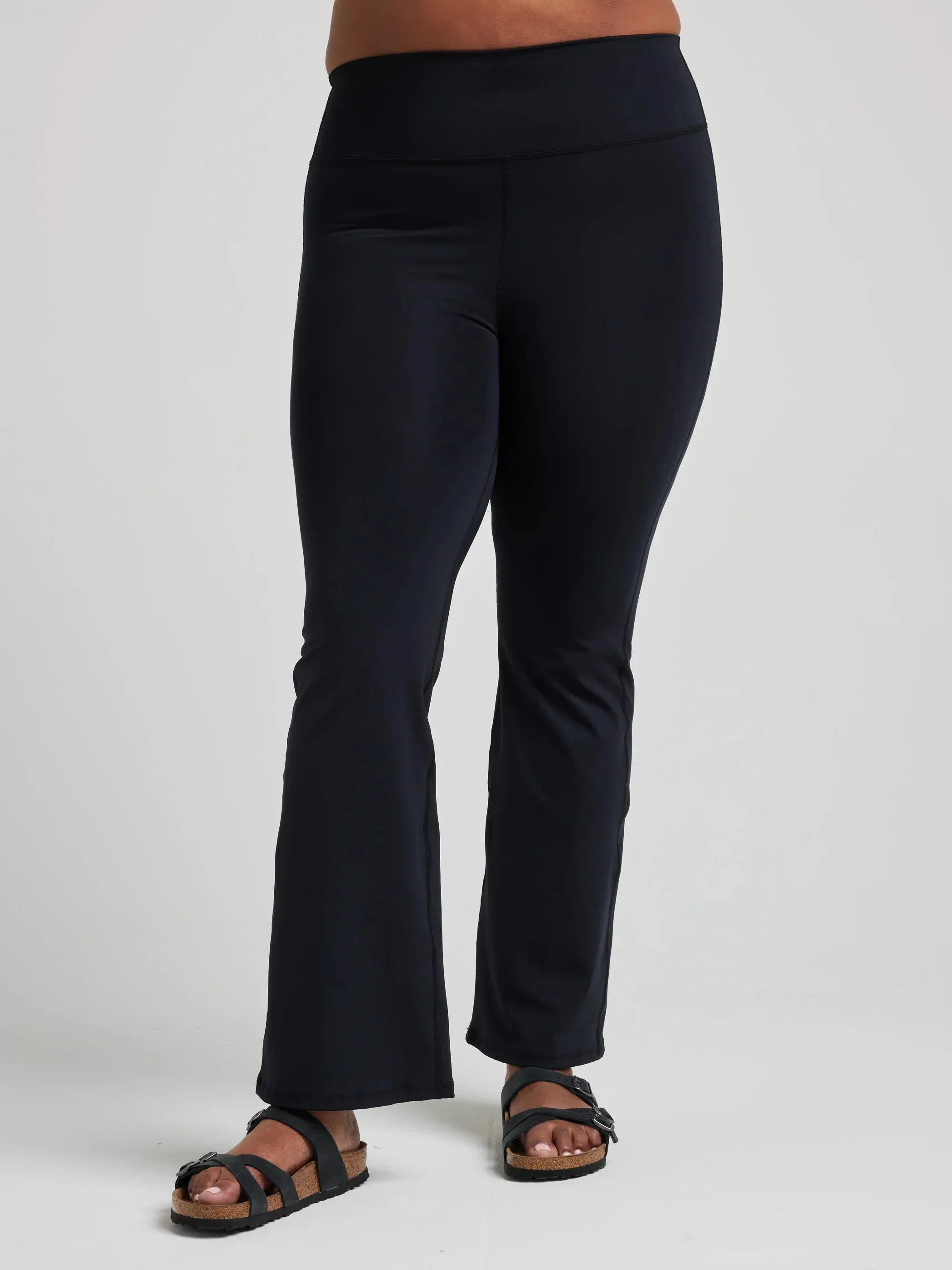 Essential Flare Legging - Black