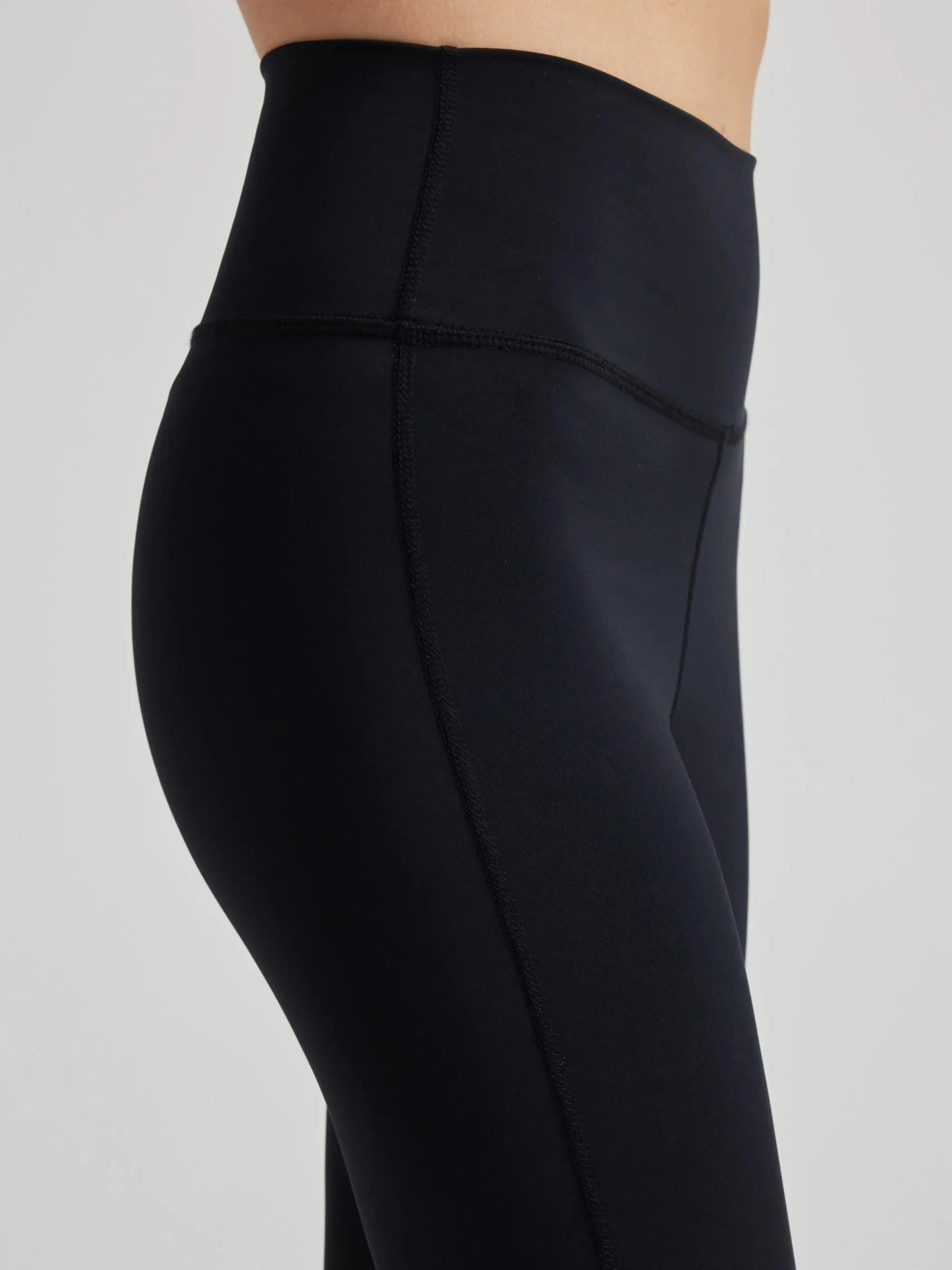 Essential Flare Legging - Black