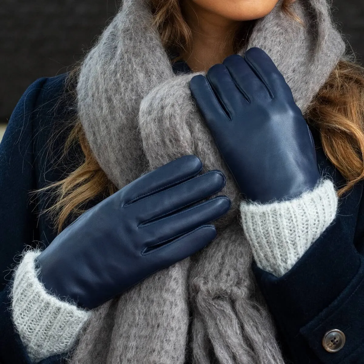 Ivy (blue) – sheepskin leather gloves with wool/cashmere lining & touchscreen feature